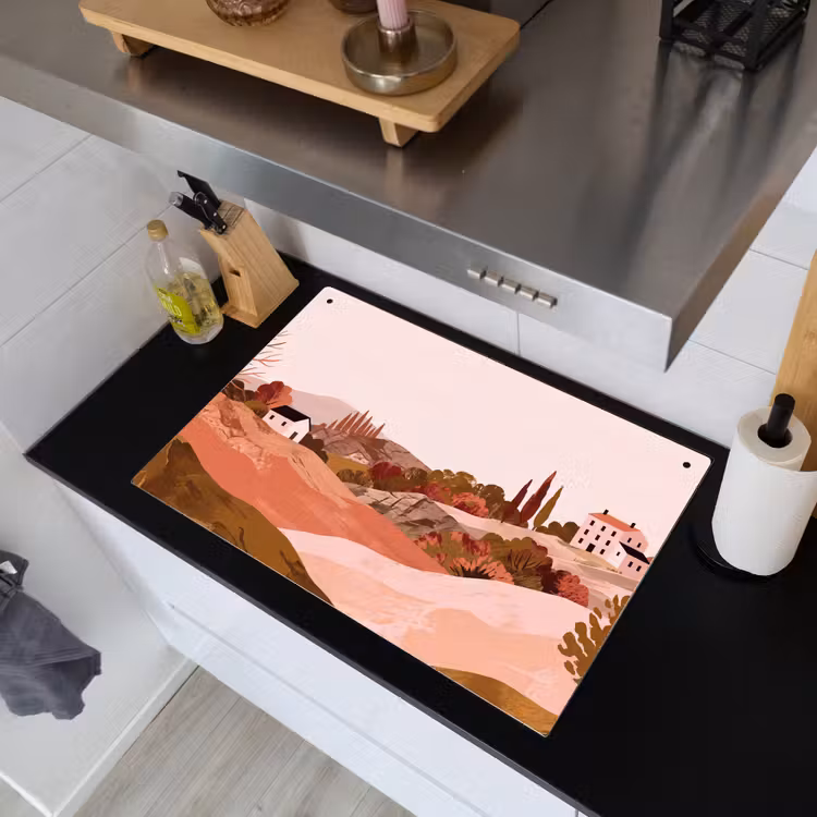 Heuvellandschap - Grafisch - Terracotta Inductie beschemer met haakjes klein -sfeer1