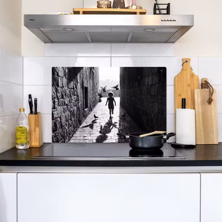Kind - Vogel - Straat - Zwart-wit - Spelen Inductie beschemer met haakjes klein -sfeer2