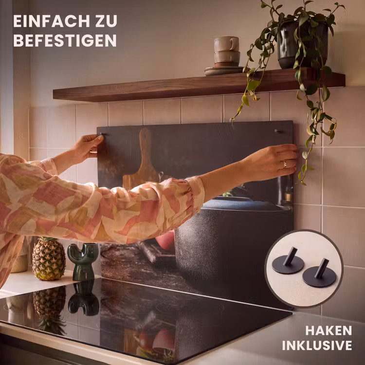 2-in-1 Herdabdeckplatte & Spritzschutz - Kulinarische Vorbereitungen in der Abenddämmerung - Culinaire Voorbereidingen bij Schemerlicht Inductie beschemer met haakjes klein