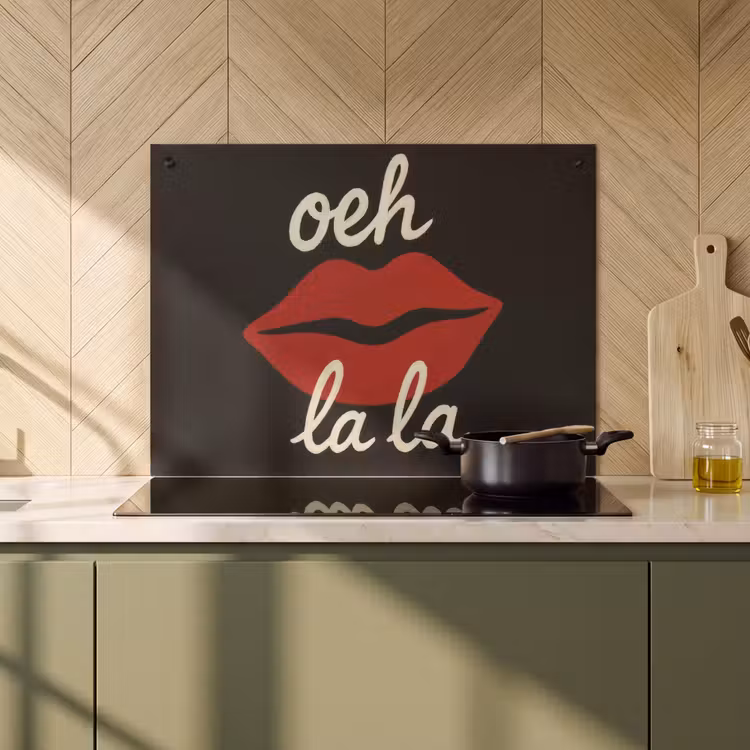 2-in-1 Herdabdeckplatte & Spritzschutz - Lippen - Rot - Zitat - Lip - Rood - Quote Inductie beschemer met haakjes klein