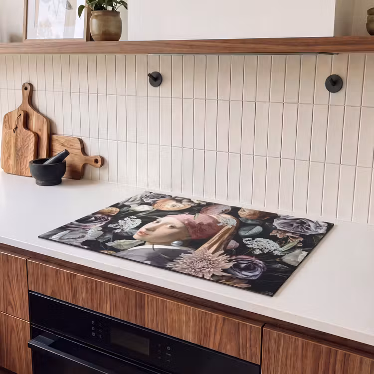 2-in-1 Herdabdeckplatte & Spritzschutz - Mädchen mit Perlenohrring - Blumen - Vermeer - Pastell - Kunstwerk - Gemälde - Alte Meister - Meisje met de parel - Bloemen - Vermeer - Pastel - Kunstwerk - Schilderij - Oude meesters Inductie beschemer met haakjes klein