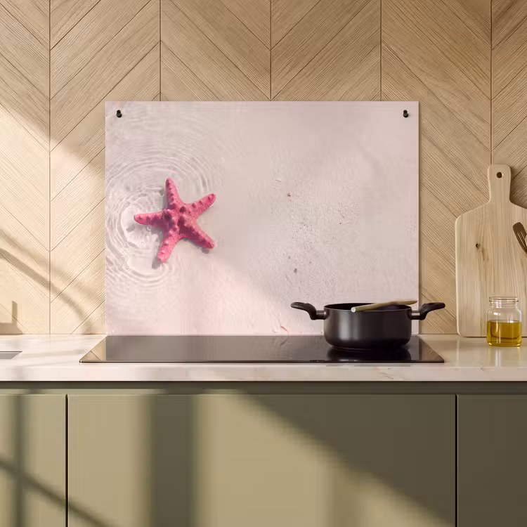 Zeeleven - Zeester - Strand - Roze - Water Inductie beschemer met haakjes klein -sfeer2