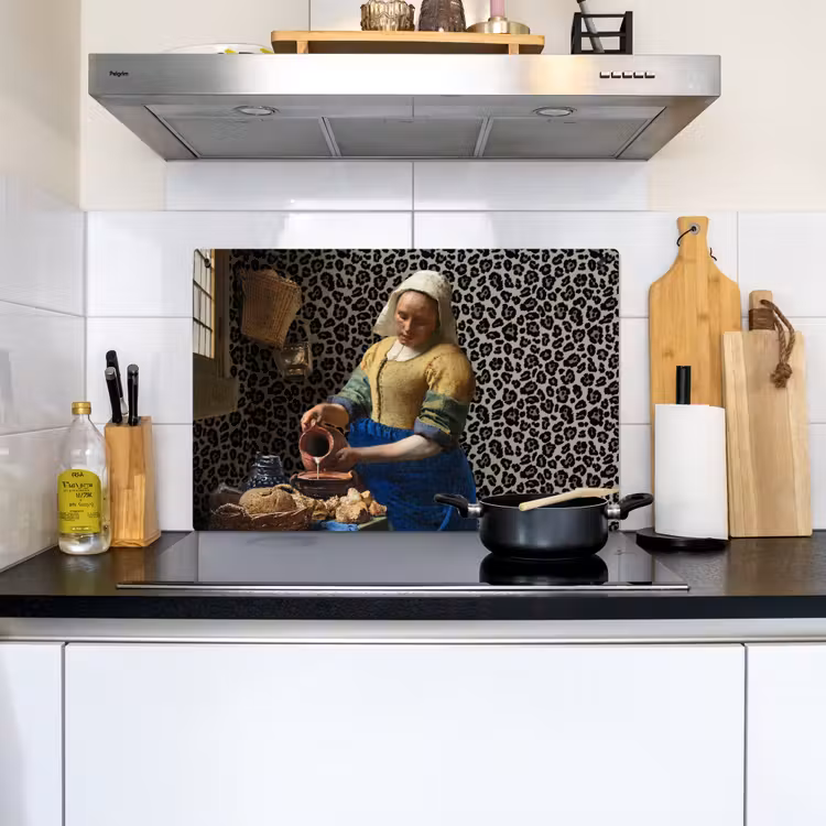 2-in-1 Herdabdeckplatte & Spritzschutz - Milchmädchen - Kunst - Pantherdruck - Vermeer - Gemälde - Alte Meister - Melkmeisje - Kunst - Panterprint - Vermeer - Schilderij - Oude meesters Inductie beschemer met haakjes klein