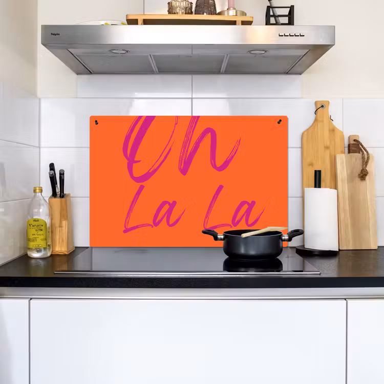 Oh la la - Oranje - Roze - Grafisch Inductie beschemer met haakjes klein -sfeer2