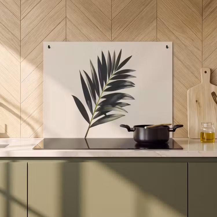 2-in-1 Herdabdeckplatte & Spritzschutz - Palmenblatt - Dezent - Grün - Beige - Palmblad - Subtiel - Groen - beige Inductie beschemer met haakjes klein