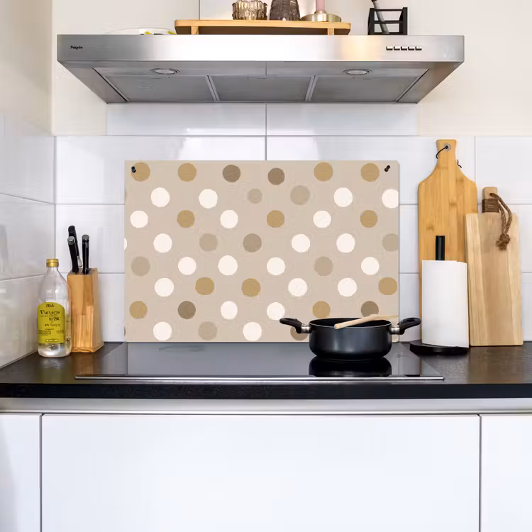 Polka - Dots - Beige Inductie beschemer met haakjes klein 777 -sfeer2