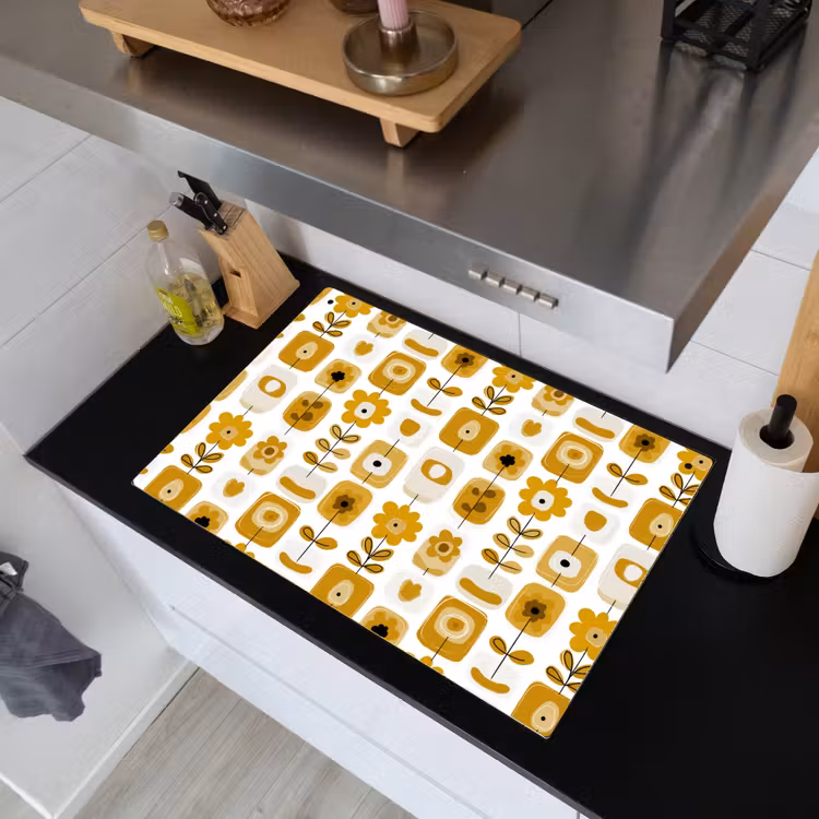Retro - Abstract - Bloemen - Okergeel Inductie beschemer met haakjes klein 777 -sfeer1