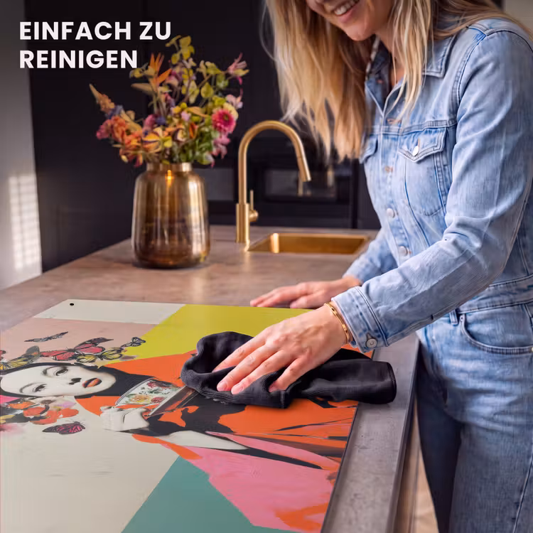 2-in-1 Herdabdeckplatte & Spritzschutz - Retro - Frau - Tasse - Schmetterlinge - Retro - Vrouw - Kopje - Vlinders Inductie beschemer met haakjes klein