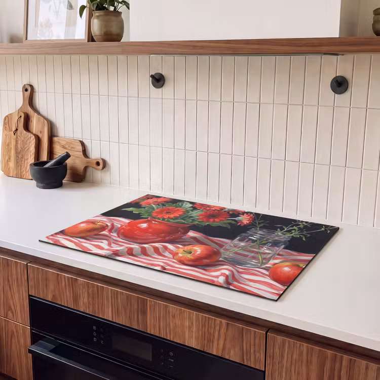 2-in-1 Herdabdeckplatte & Spritzschutz - Rote Blumen – Vase - Rode bloemen - Vaas Inductie beschemer met haakjes klein