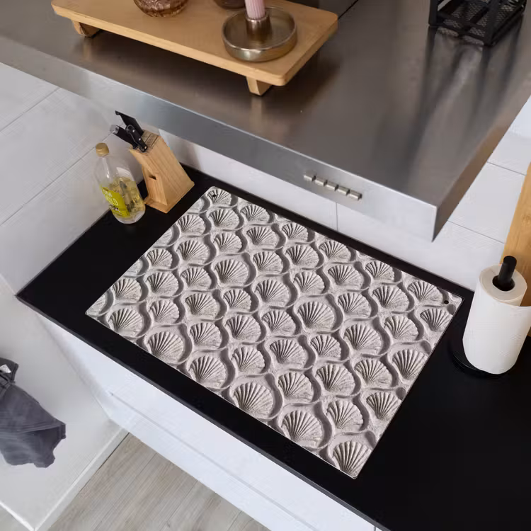 Zand - Schelpenvorm - Grijs Inductie beschemer met haakjes klein 777 -sfeer1