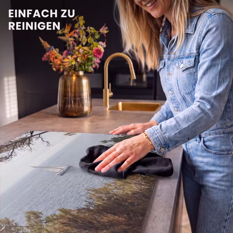 2-in-1 Herdabdeckplatte & Spritzschutz - Segelboot – Bäume – Wasser - Zeilboot - bomen - water Inductie beschemer met haakjes klein