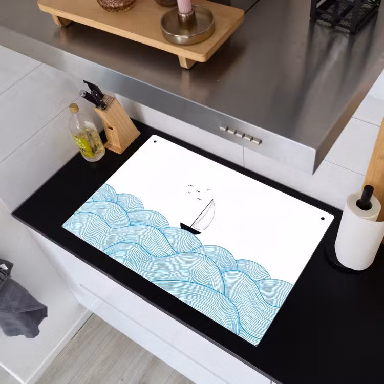 Zeilboot - Golven - Zee - Illustratie - Blauw Inductie beschemer met haakjes klein -sfeer1