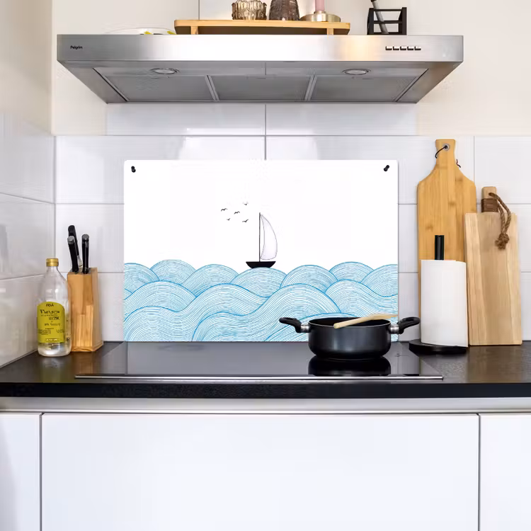 Zeilboot - Golven - Zee - Illustratie - Blauw Inductie beschemer met haakjes klein -sfeer2
