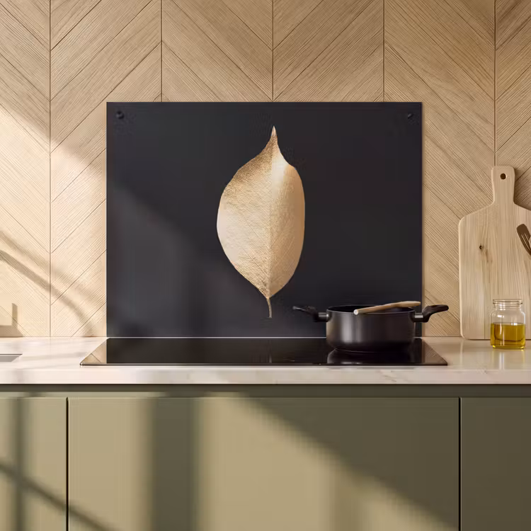 2-in-1 Herdabdeckplatte & Spritzschutz - Solitäres Blatt in Gold - Solitair blad in goud Inductie beschemer met haakjes klein