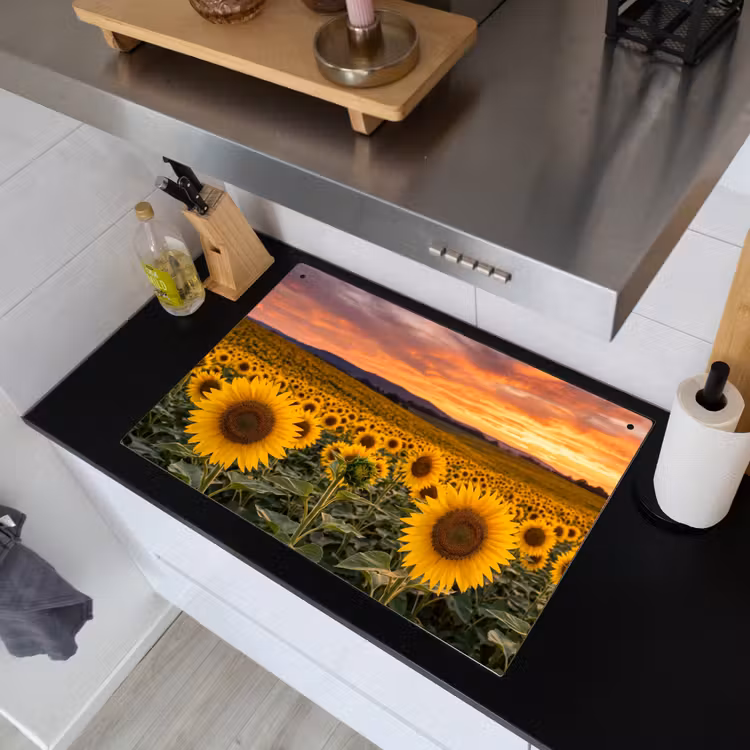 Zonnebloemen - Heuvellandschap - Geel Inductie beschemer met haakjes klein -sfeer1