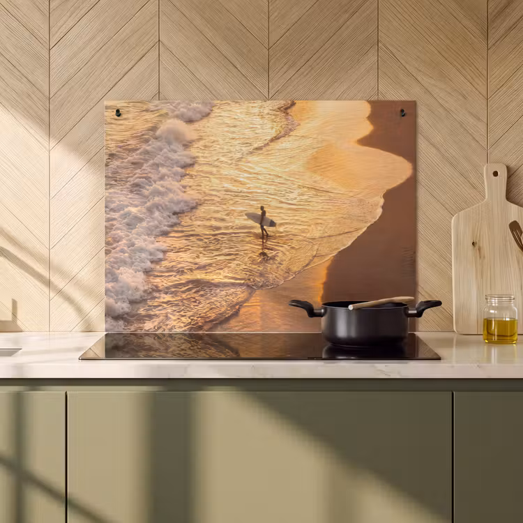 Surfer - Strand - Zonsondergang - Oceaan - Goud Inductie beschemer met haakjes klein -sfeer2
