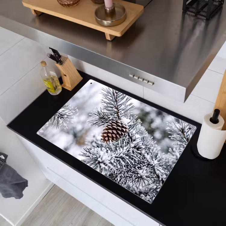 Dennenappel - Tak - Sneeuw - Winter - Sfeervol Inductie beschemer met haakjes klein -sfeer1