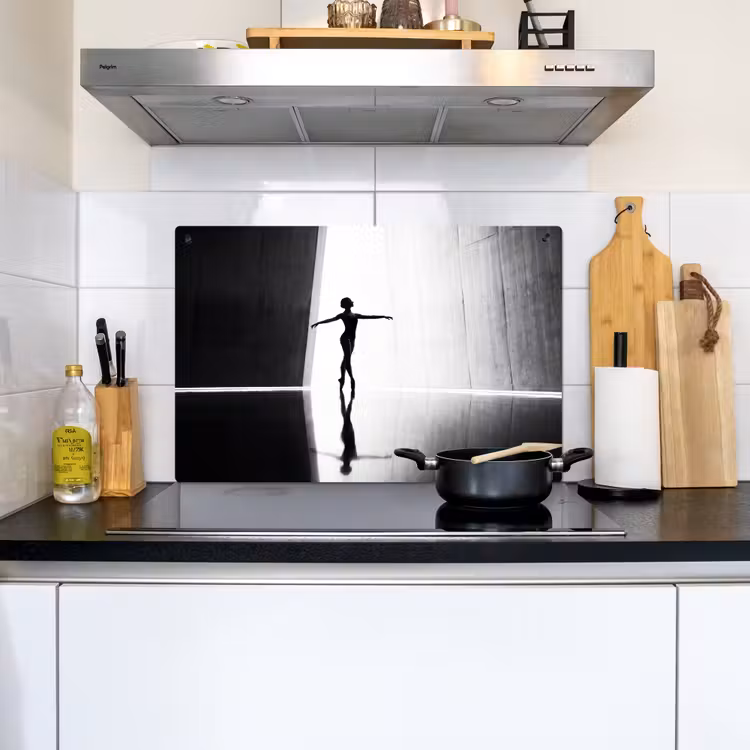 Danser - Silhouette - Kunst - Modern - Zwart-wit Inductie beschemer met haakjes klein -sfeer2