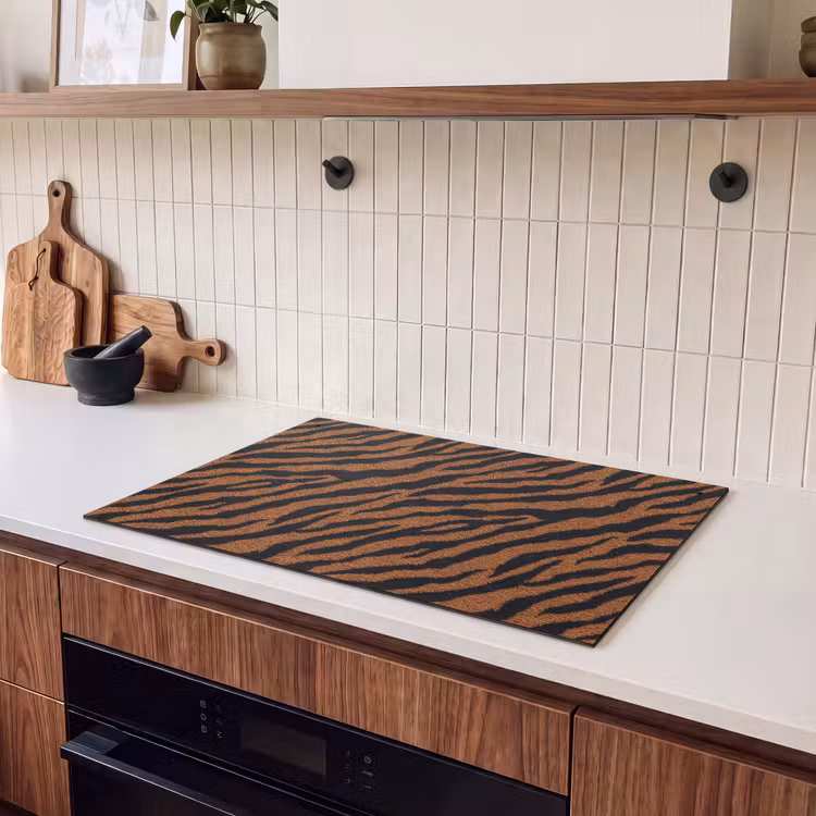 2-in-1 Herdabdeckplatte & Spritzschutz - Tiger – Schwarz – Fell - Tijger - Zwart - Vacht Inductie beschemer met haakjes klein 777