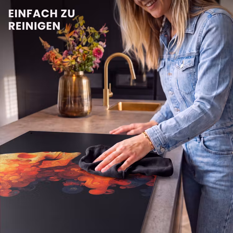 2-in-1 Herdabdeckplatte & Spritzschutz - Totenkopf - Orange - Seitenansicht - Flammen - Schedel - Oranje - Zijaanzicht - Vlammen Inductie beschemer met haakjes klein