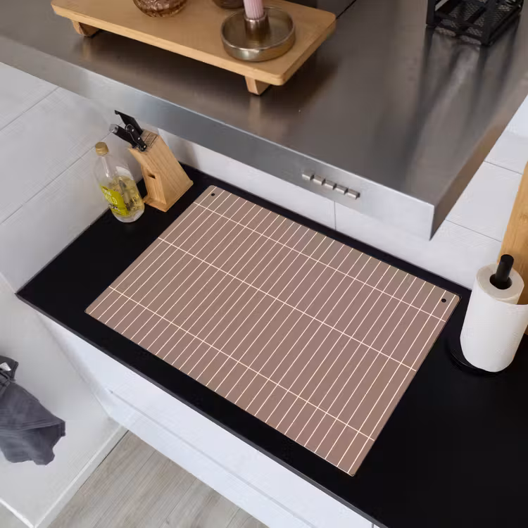 Verticaal - Wandtegel - Terracotta Inductie beschemer met haakjes klein 777 -sfeer1