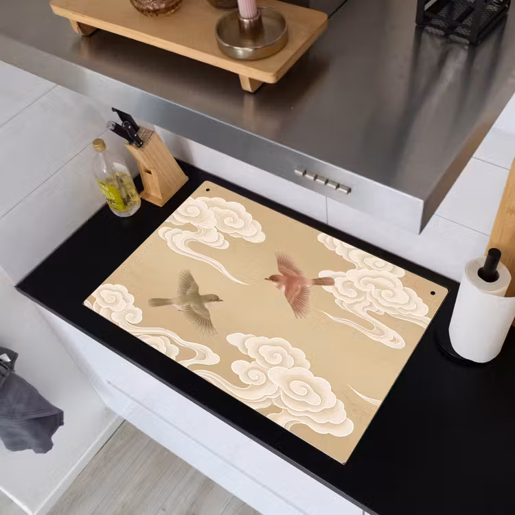 Vogels - Vliegen - Beige Inductie beschemer met haakjes klein -sfeer1