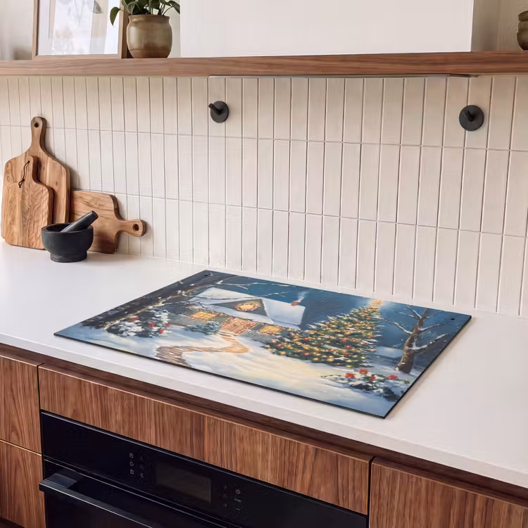 2-in-1 Herdabdeckplatte & Spritzschutz - Weihnachten - Weihnachtsbaum - Winter - Zuhause - Schnee - Kerst - Kerstboom - Winter - Huis - Sneeuw Inductie beschemer met haakjes klein