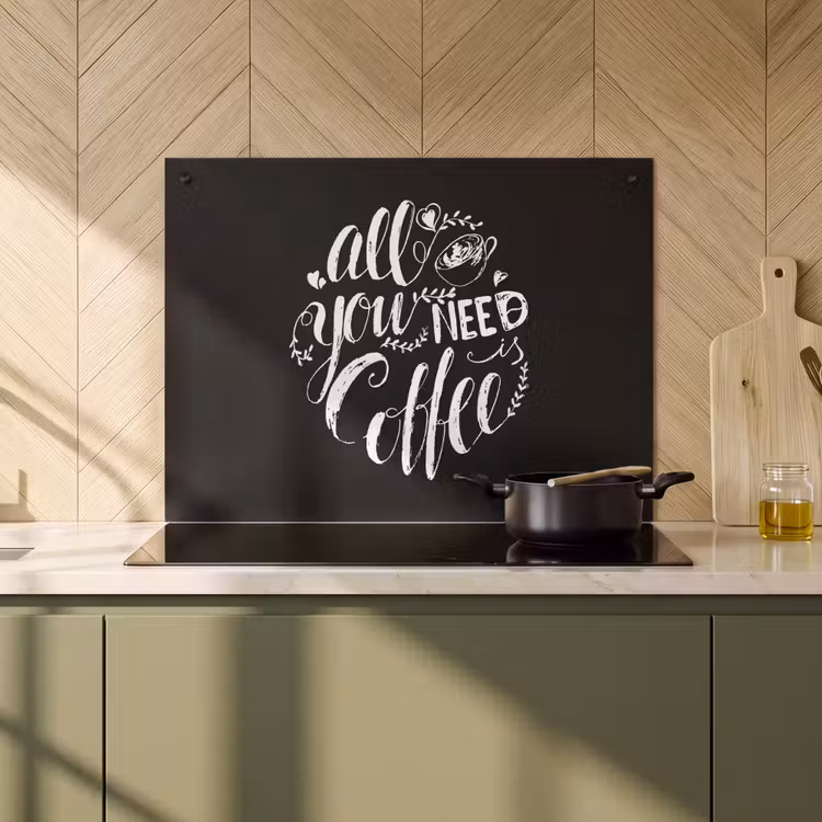 2-in-1 Herdabdeckplatte & Spritzschutz - Zitat - Alles was du brauchst ist Kaffee - Schwarz - Quote - All you need is caffee - Zwart Inductie beschemer met haakjes klein