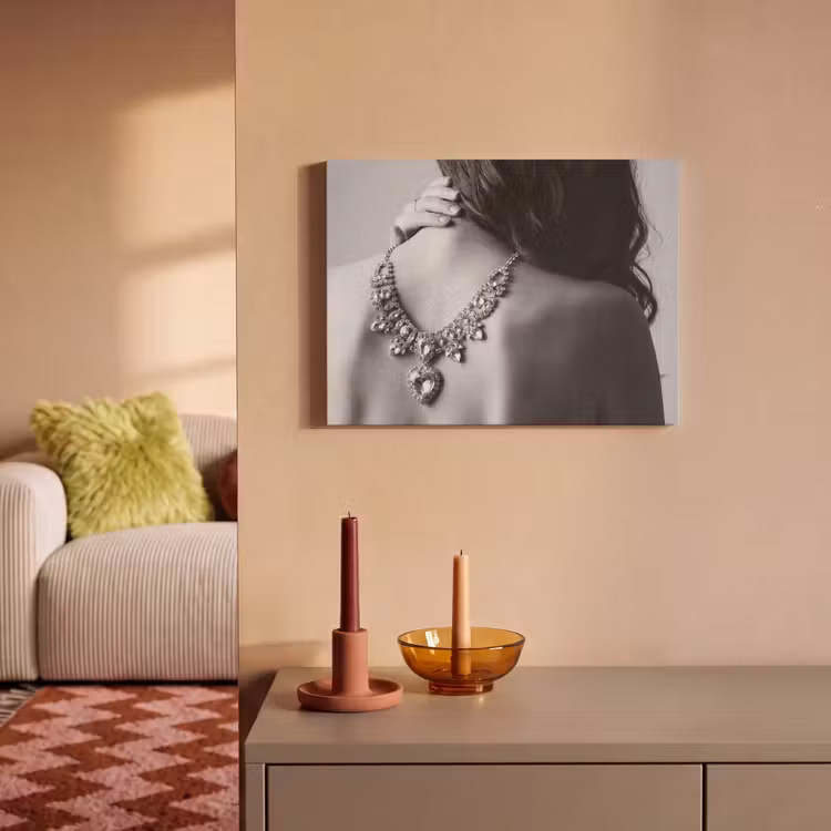 Vrouw - Ketting - Fashion - Zwart - Wit PET vilt klein -sfeer1