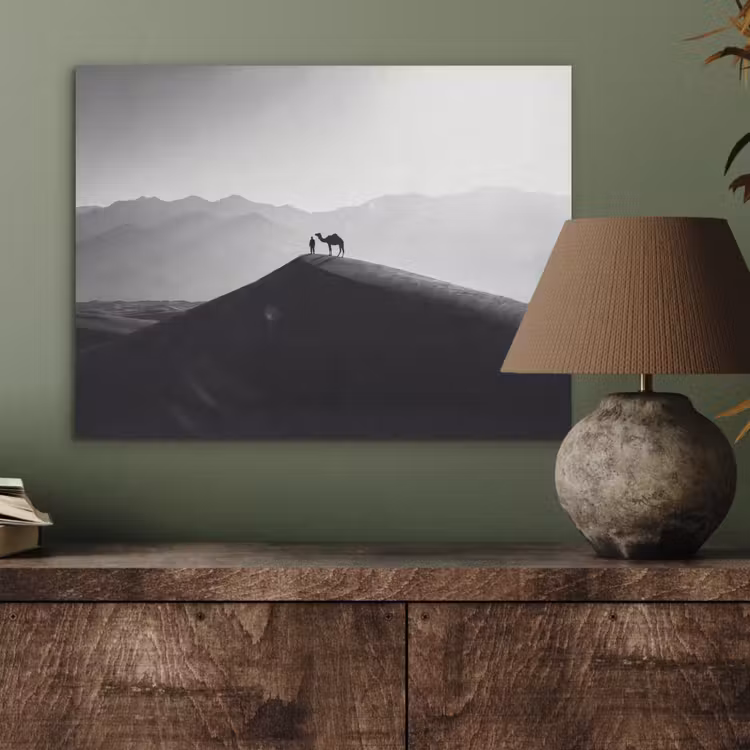 Mens - Kameel - Zandduin - Natuur - Monochroom PET vilt klein -sfeer2
