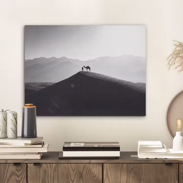 Mens - Kameel - Zandduin - Natuur - Monochroom PET vilt klein -sfeer1