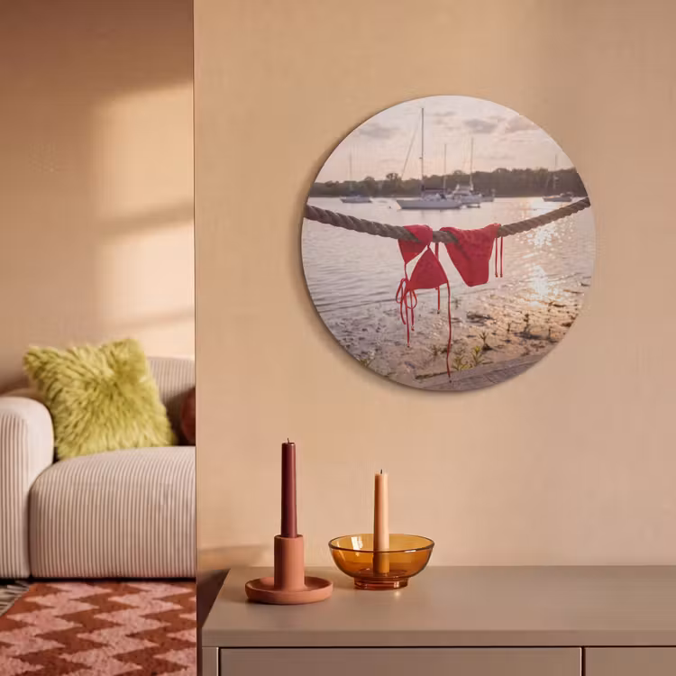 Badkleding - Rood - Zomer - Water - Zonsondergang Akoestische PET Vilt - Rond klein -sfeer1