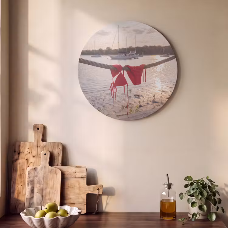 Badkleding - Rood - Zomer - Water - Zonsondergang Akoestische PET Vilt - Rond klein -sfeer2