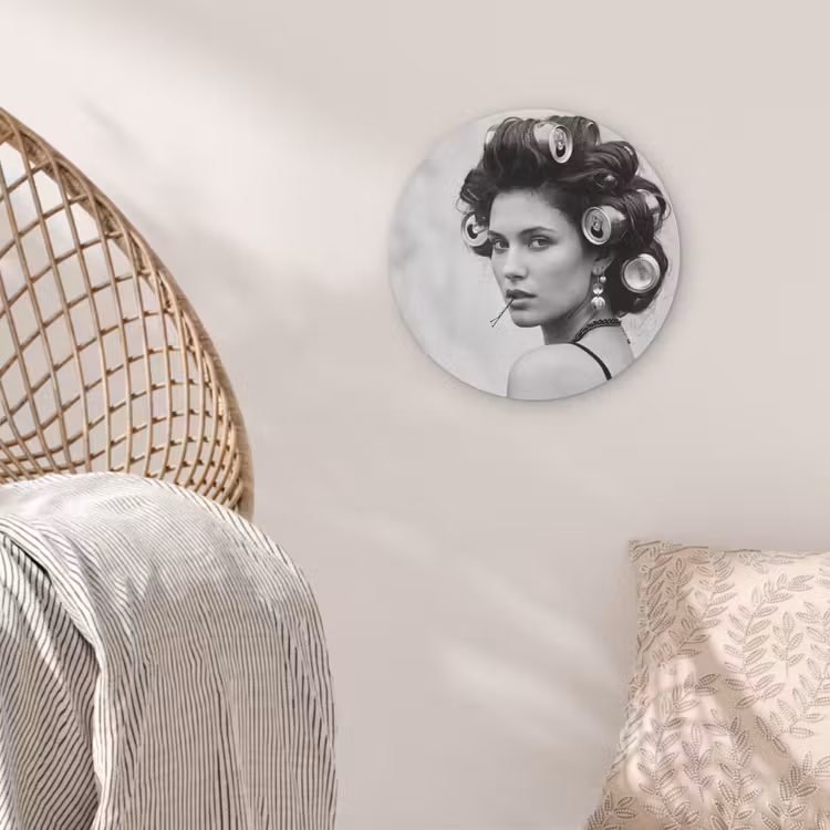 Edgy - Vrouw - Zwart - Wit Akoestische PET Vilt - Rond klein -sfeer4