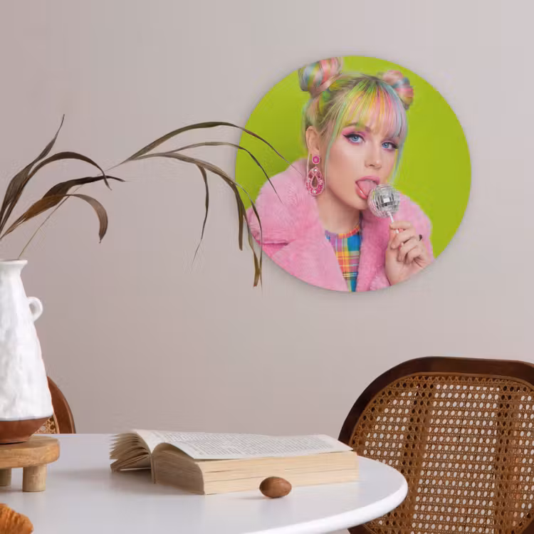 Vrouw - Kleurrijk haar - Pop art - Modern - Levendig Akoestische PET Vilt - Rond klein -sfeer3
