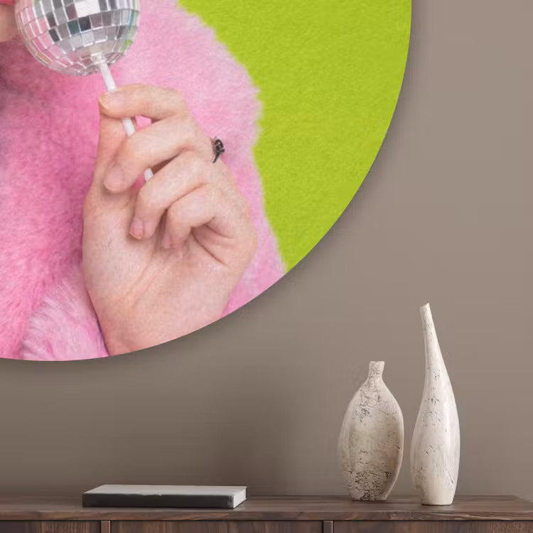 Vrouw - Kleurrijk haar - Pop art - Modern - Levendig Akoestische PET Vilt - Rond klein -sfeer5_closeup