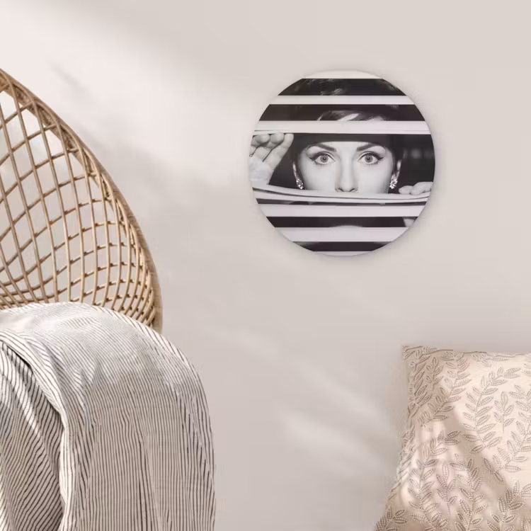 Vrouw - Jaloezieën - Portret - Zwart-wit Akoestische PET Vilt - Rond klein -sfeer4