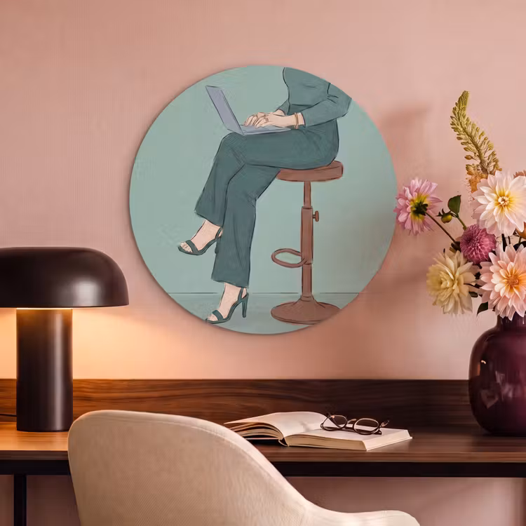 Vrouw - Laptop - Zittend - Illustratie - Groen Akoestische PET Vilt - Rond klein -sfeer3