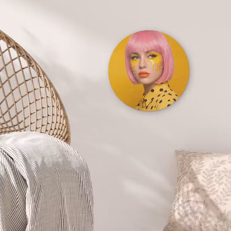 Vrouw - Portret - Abstract - Kleurrijk - Geel Akoestische PET Vilt - Rond klein -sfeer4