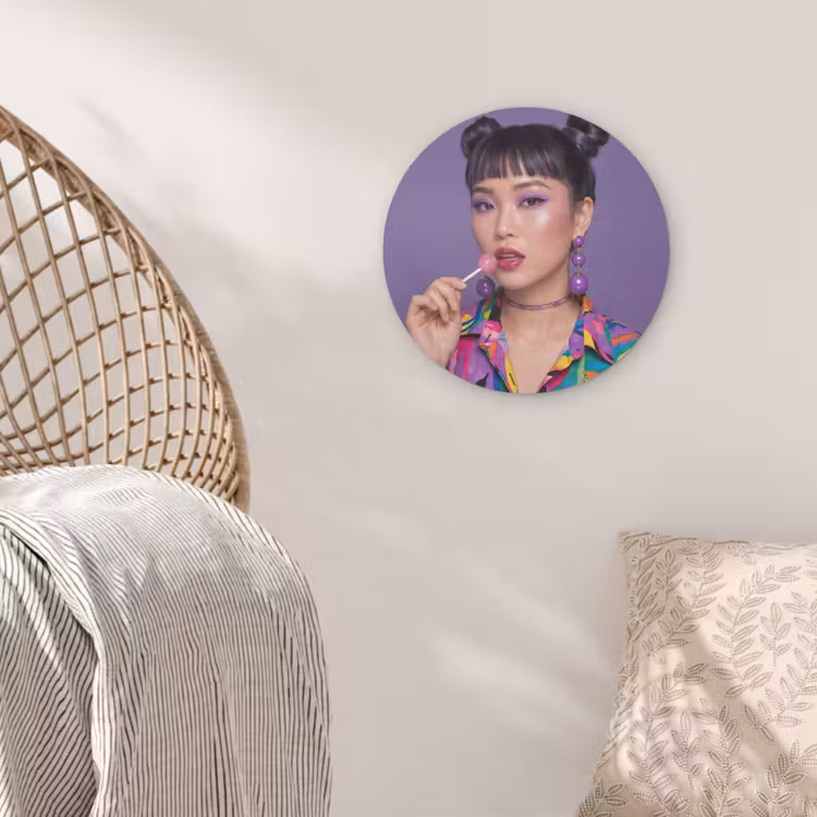 Vrouw - Portret - Make-up - Paars - Levendig Akoestische PET Vilt - Rond klein -sfeer4