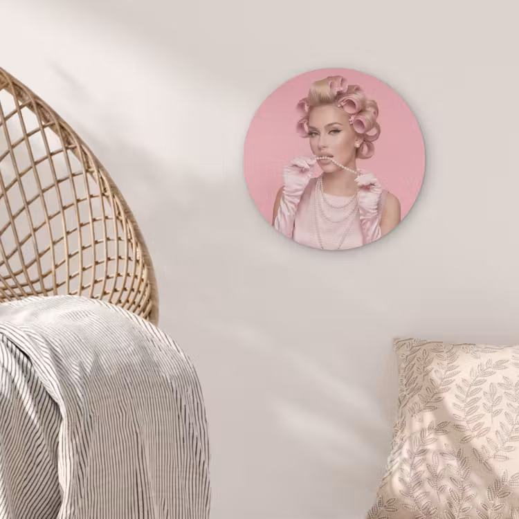 Vrouw - Roze - Parelketting - Krulspelden Akoestische PET Vilt - Rond klein -sfeer4