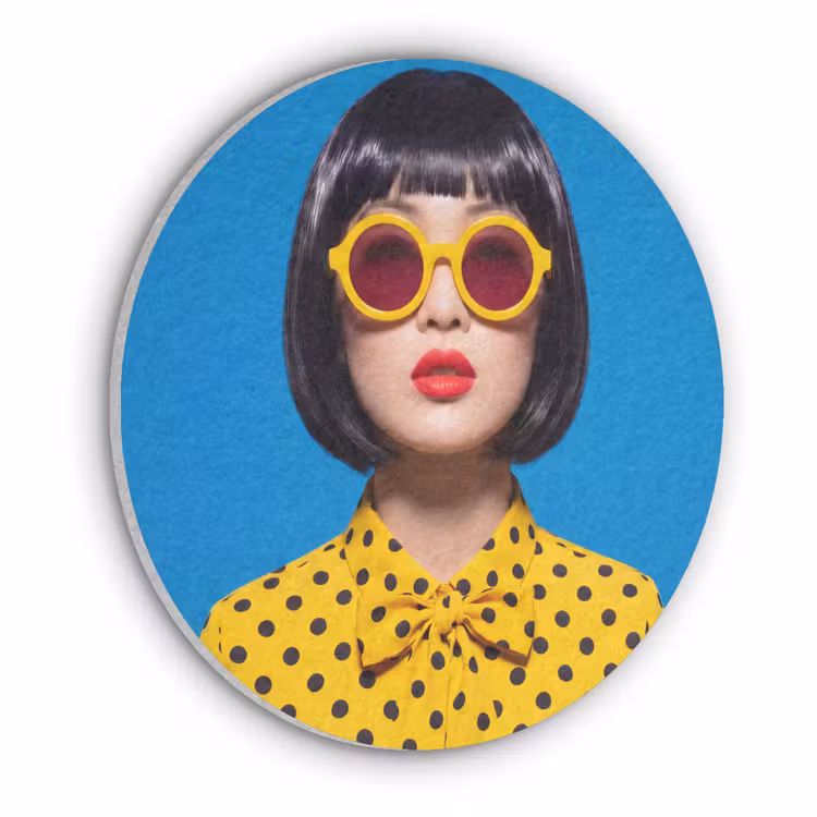Vrouw - Zonnebril - Pop Art - Portret - Geel Akoestische PET Vilt - Rond klein -3d