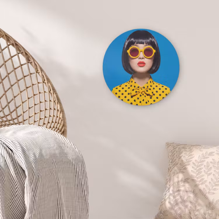 Vrouw - Zonnebril - Pop Art - Portret - Geel Akoestische PET Vilt - Rond klein -sfeer4