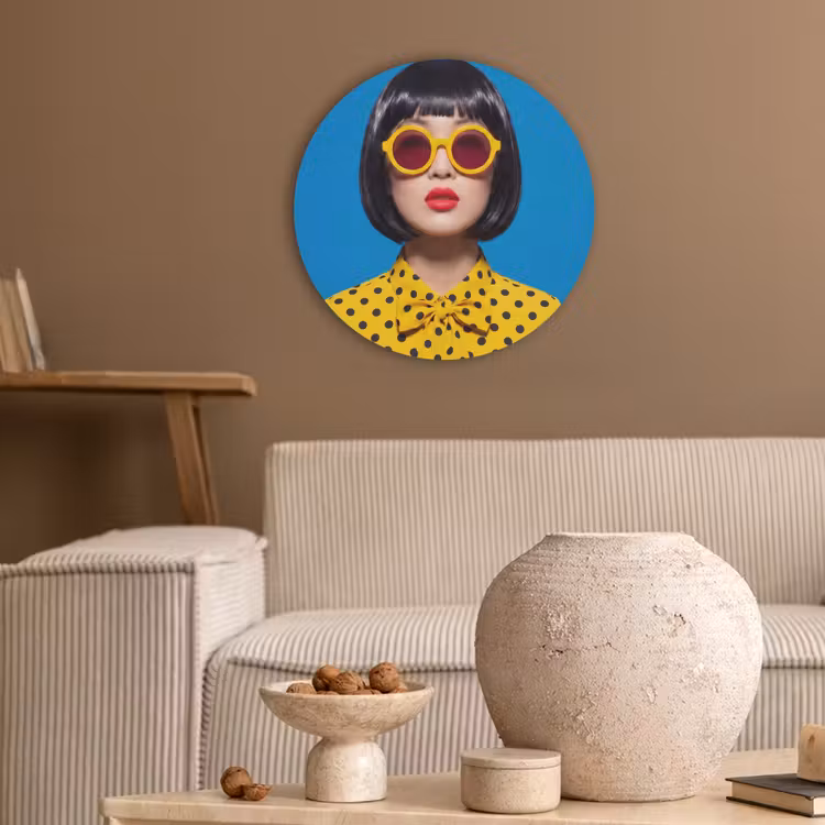 Vrouw - Zonnebril - Pop Art - Portret - Geel Akoestische PET Vilt - Rond klein -sfeer1