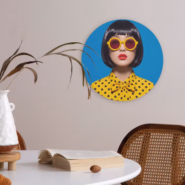 Vrouw - Zonnebril - Pop Art - Portret - Geel Akoestische PET Vilt - Rond klein -sfeer3