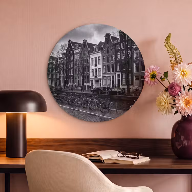 Huis - Gracht - Amsterdam - Architectuur - Zwart-wit Akoestische PET Vilt - Rond klein -sfeer3