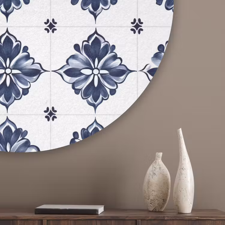 Tegelmotief - Blauw - Wit - Bloem Akoestische PET Vilt - Rond klein 838 -sfeer5_closeup