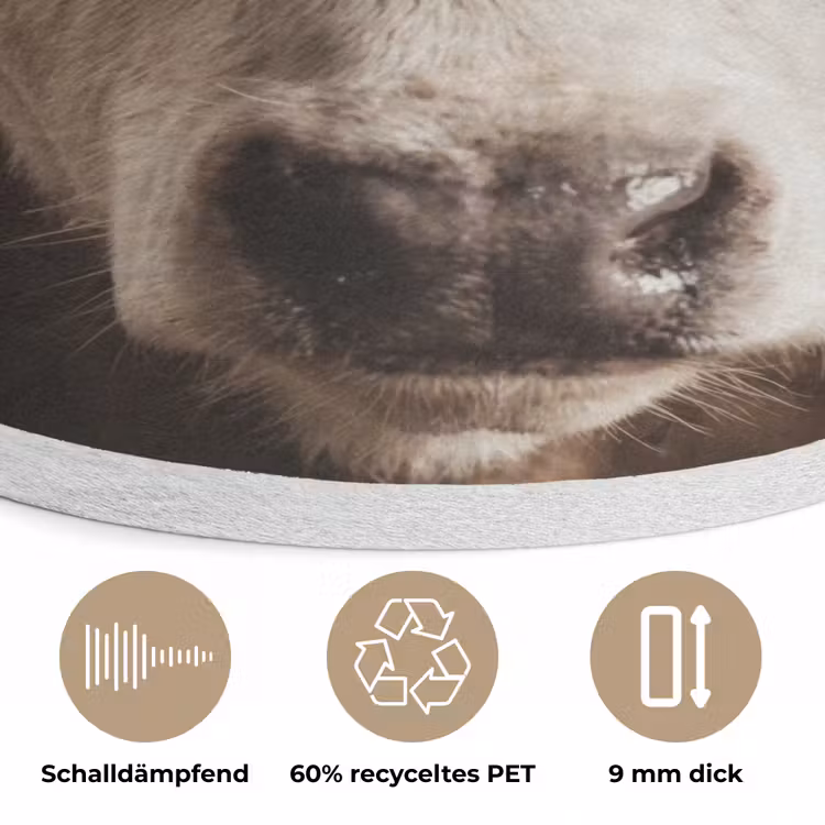 Kalf - Oormerk - Houten stal Akoestische PET Vilt - Rond klein -closeup_DE