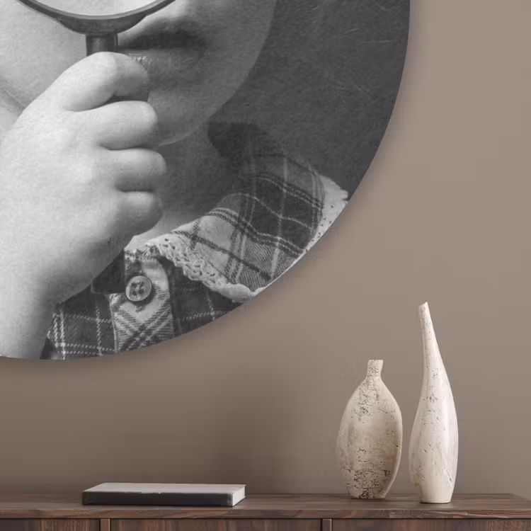 Kind - Vergrootglas - Portret - Zwart-wit Akoestische PET Vilt - Rond klein -sfeer5_closeup