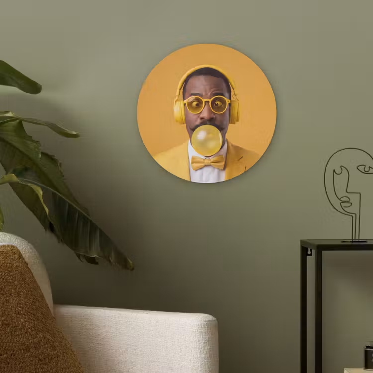 Man - Bubblegum - Portret - Geel - Modern Akoestische PET Vilt - Rond klein -sfeer2